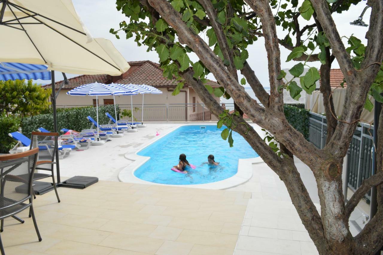 Apartments Vinka Подстрана Экстерьер фото
